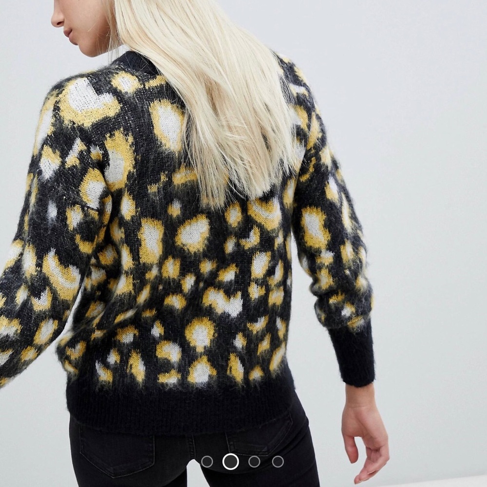 Leopard Sweater - Picture 2 of 4